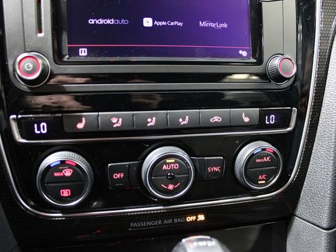 Used 2018 Volkswagen Passat 3.6 image 36