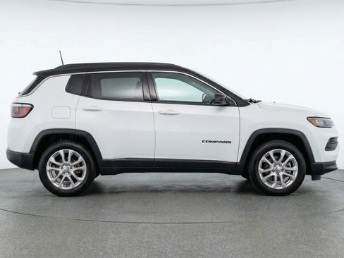Used 2025 Jeep Compass Limited AWD/4WD image 11