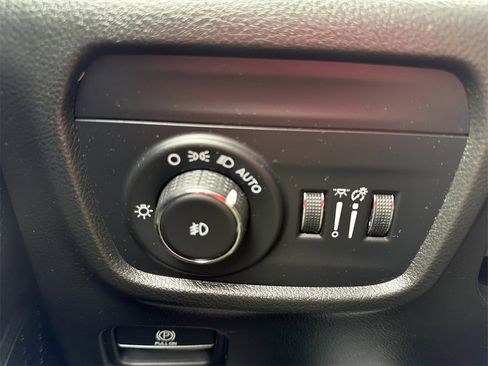 Used 2023 Jeep Grand Cherokee Limited w/ Luxury Tech Group II image 27