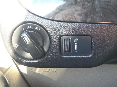 Used 2016 Dodge Grand Caravan SXT image 27