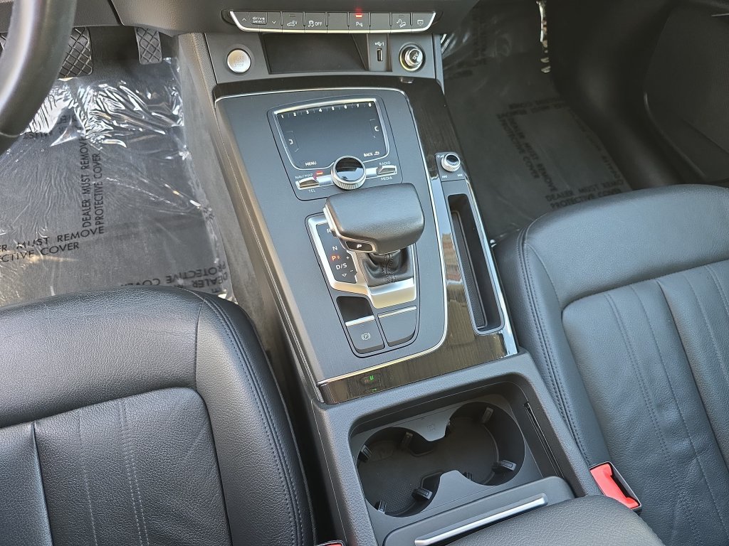 Used 2020 Audi Q5 e Premium w/ Convenience Package AWD/4WD image 32