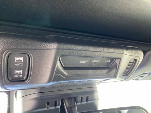 Certified 2024 Jeep Wrangler Unlimited Rubicon AWD/4WD image 32