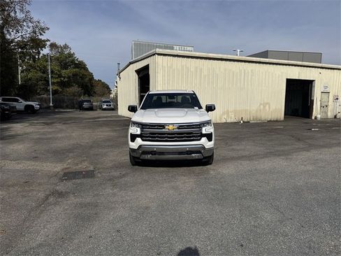Used 2024 Chevrolet Silverado 1500 LTZ w/ LTZ Premium Package image 2