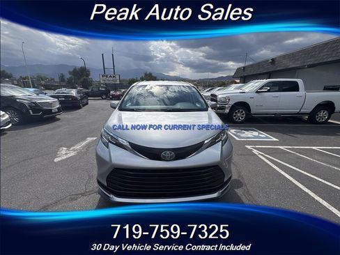 Used 2022 Toyota Sienna LE AWD/4WD image 2