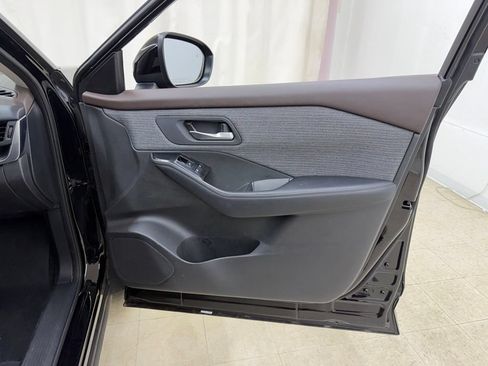 Used 2023 Nissan Rogue SV AWD/4WD image 9