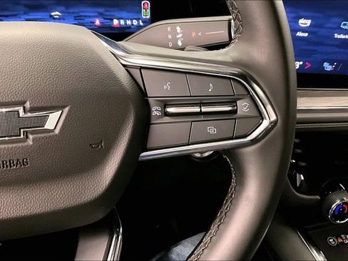 Used 2025 Chevrolet Suburban Z71 image 28