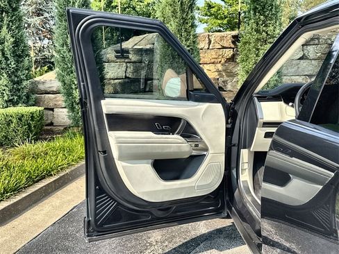 Certified 2023 Land Rover Range Rover SE image 16
