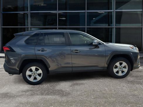 Used 2019 Toyota RAV4 XLE w/ Convenience Package FWD image 8