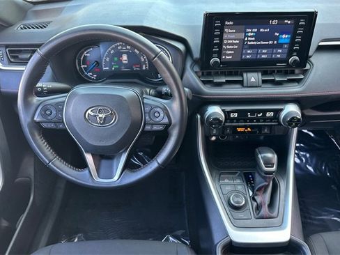 Used 2021 Toyota RAV4 SE image 14