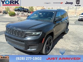 Certified 2023 Jeep Grand Cherokee L Laredo image 1