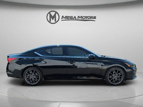 Used 2023 Nissan Altima 2.0 SR FWD image 9