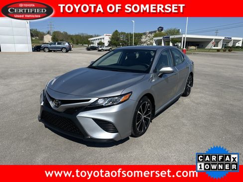 Certified 2020 Toyota Camry SE image 1