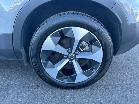 Certified 2025 Volvo XC40 B5 Plus AWD/4WD image 9