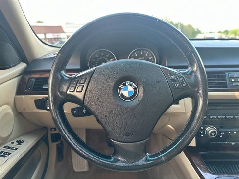 Used 2011 BMW 335i xDrive Sedan image 24