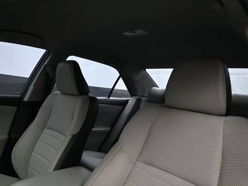Used 2017 Toyota Camry SE FWD image 7