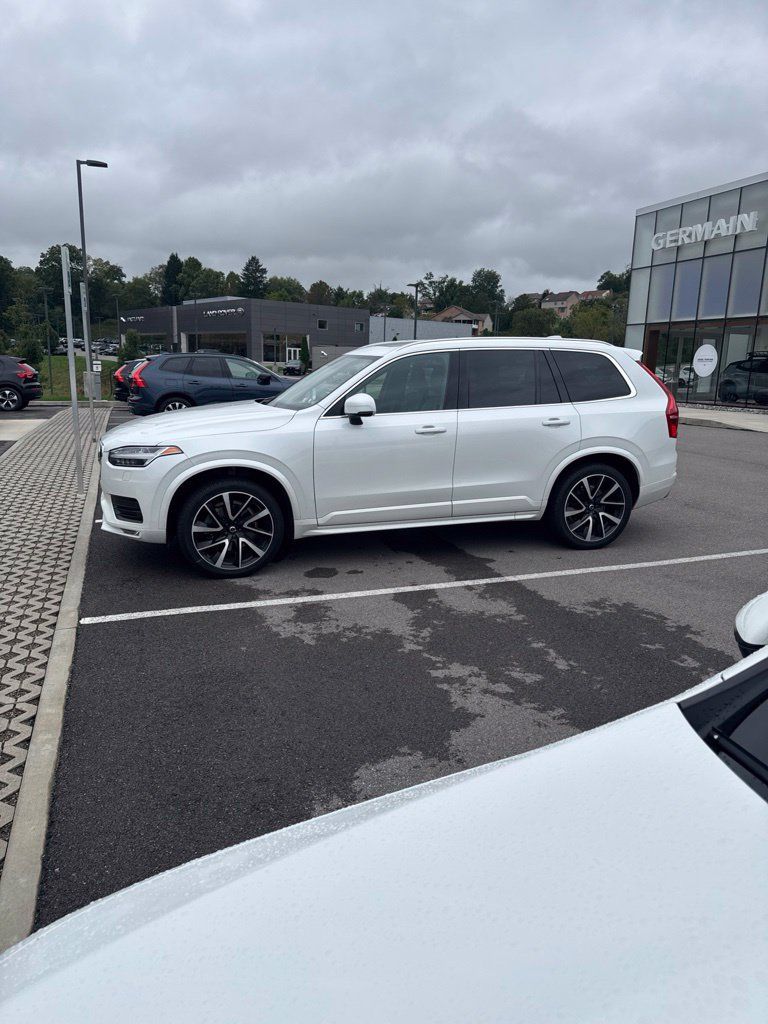 Used 2020 Volvo XC90 T6 Momentum AWD/4WD image 4