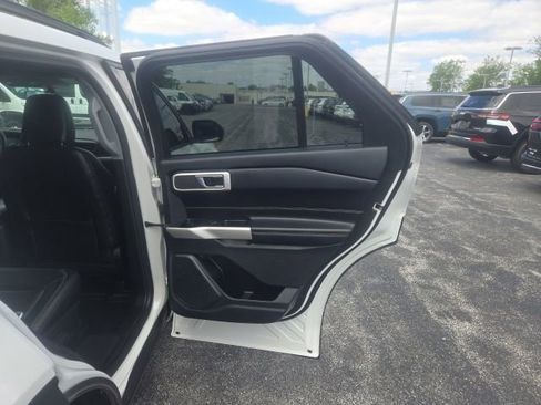 Used 2022 Ford Explorer XLT w/ Equipment Group 202A AWD/4WD image 23