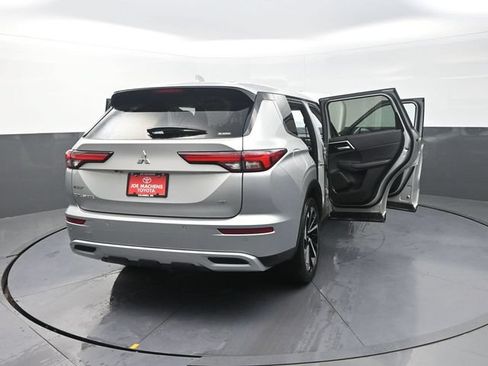 Used 2024 Mitsubishi Outlander SE AWD/4WD image 44