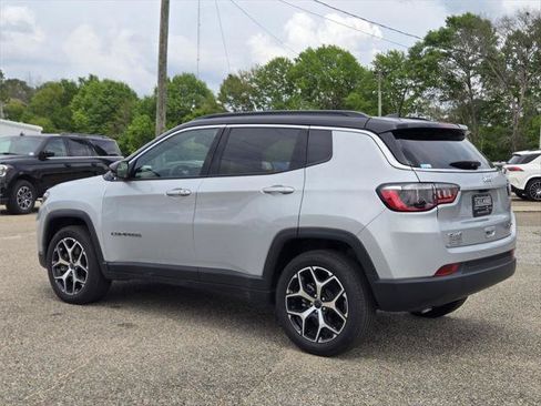 Certified 2025 Jeep Compass Limited AWD/4WD image 11