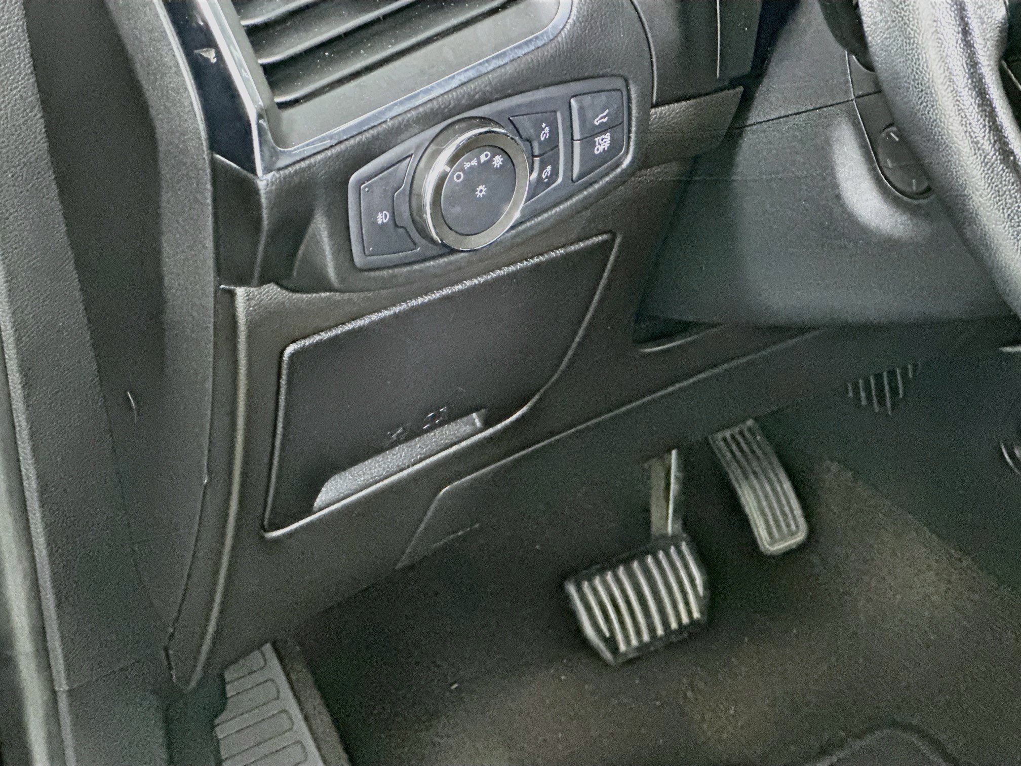 Used 2020 Ford Edge Titanium FWD image 17