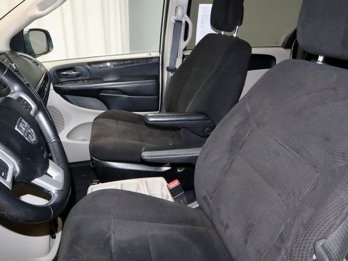 Used 2012 Dodge Grand Caravan SE image 23