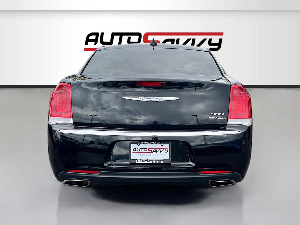 Used 2023 Chrysler 300 Touring RWD image 6