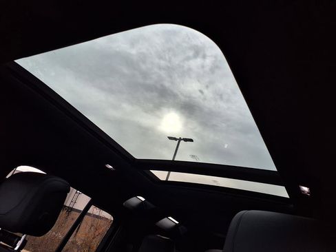 Used 2024 Land Rover Defender 110 X-Dynamic SE image 6