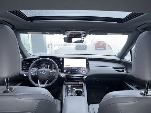 Certified 2025 Lexus RX 350 Premium w/ Accessory Package image 18