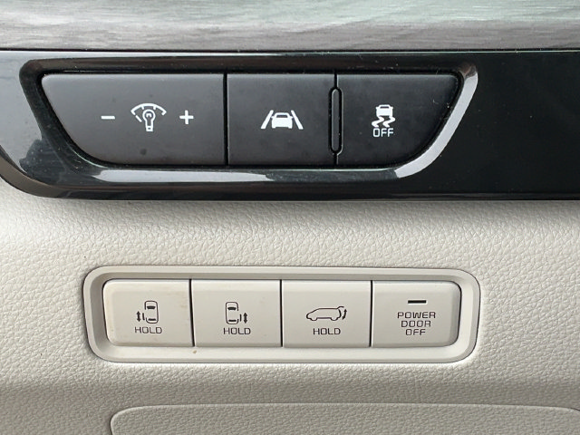Used 2024 Kia Carnival EX FWD image 31