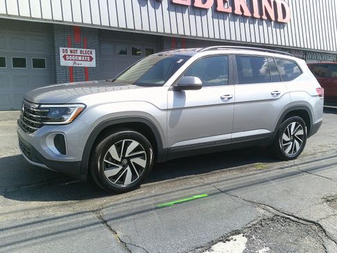 Used 2025 Volkswagen Atlas SE AWD/4WD image 15