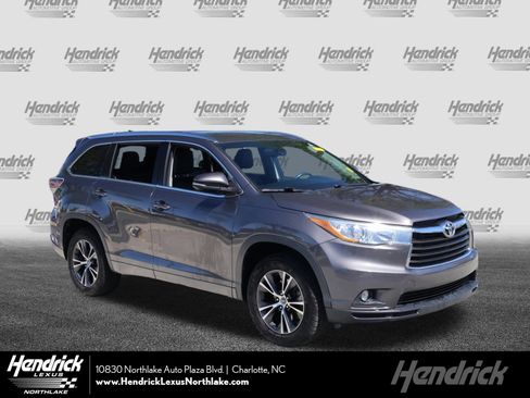 Used 2016 Toyota Highlander XLE image 1