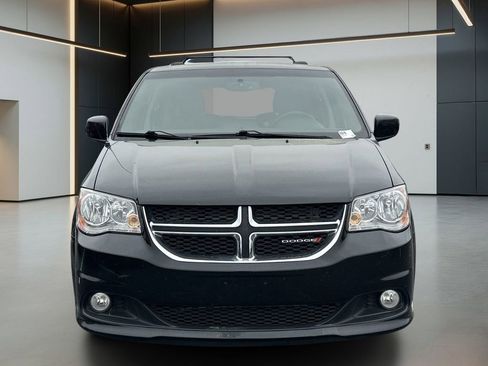 Used 2017 Dodge Grand Caravan SXT image 4