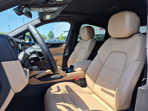 New 2026 Porsche Cayenne Coupe AWD/4WD image 5