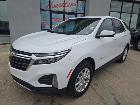 Used 2024 Chevrolet Equinox LT AWD/4WD image 3