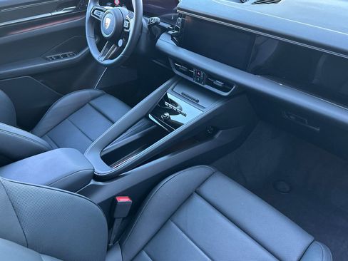Certified 2025 Porsche Macan 4S Electric image 18