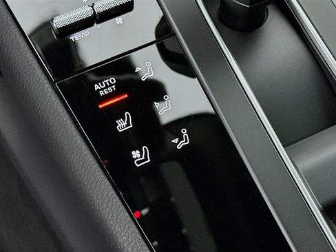 Certified 2026 Porsche Macan AWD/4WD image 23