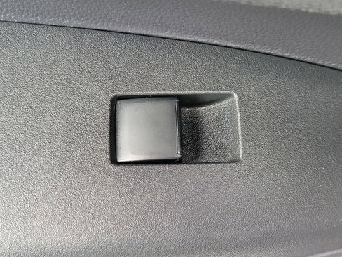 Used 2022 Toyota Corolla LE w/ Carpet Mat Package (TMS) FWD image 18