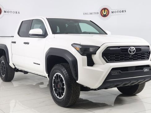 Used 2024 Toyota Tacoma TRD Off-Road image 18