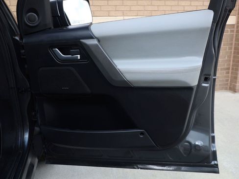 Used 2010 Land Rover LR2 HSE AWD/4WD image 28