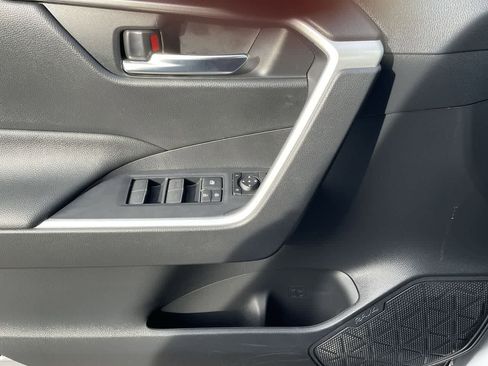 Used 2023 Toyota RAV4 SE image 34