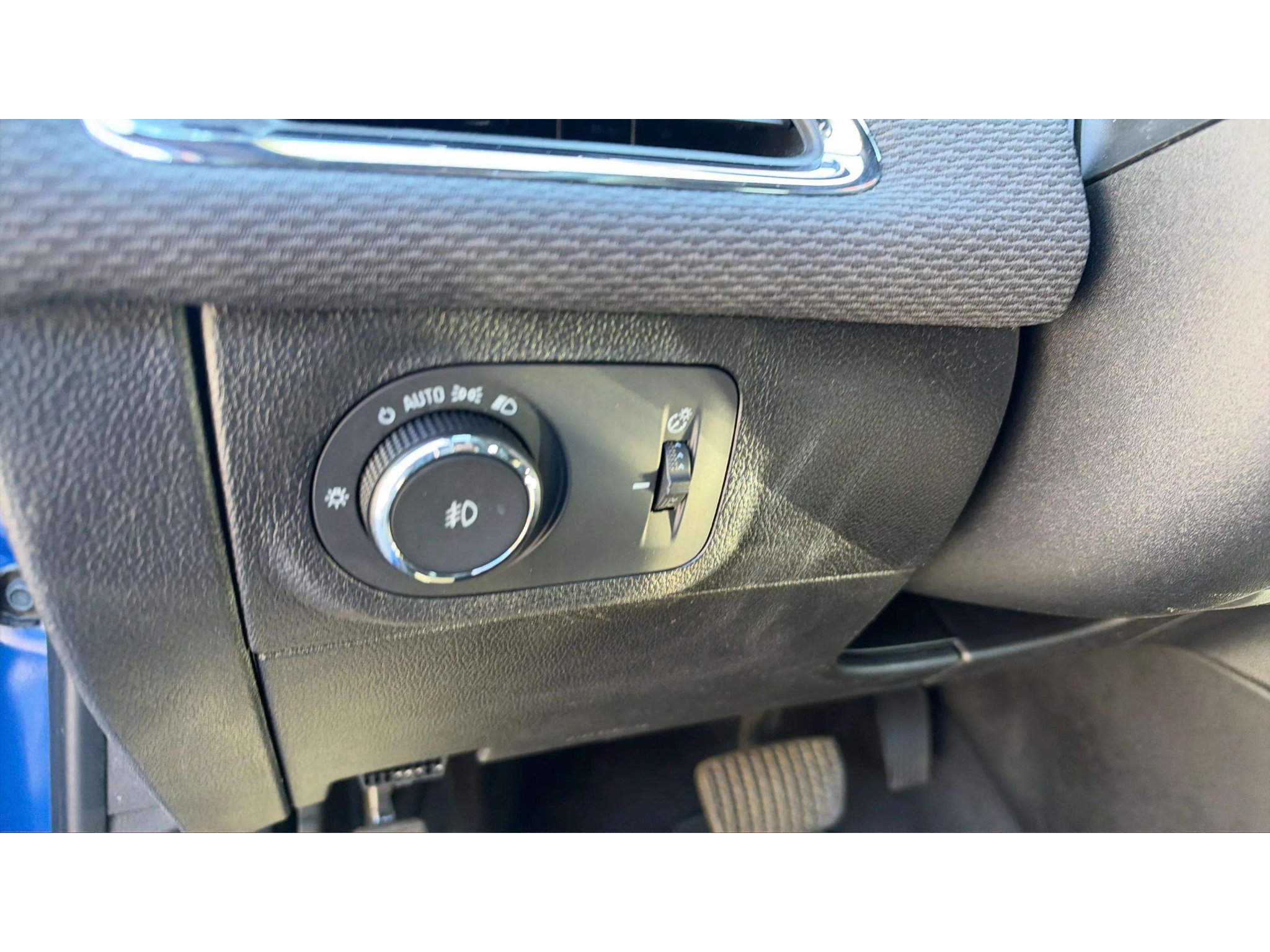 Used 2018 Chevrolet Cruze LT w/ RS Package FWD image 19