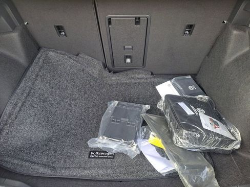 Used 2025 Volkswagen Taos SE image 24