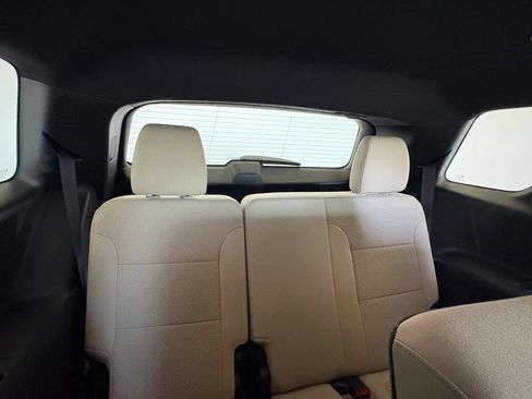 Used 2023 Chevrolet Traverse LS FWD image 34