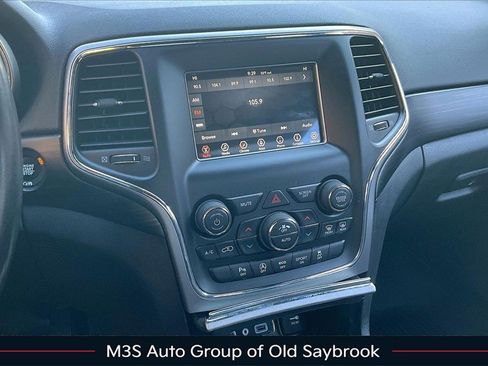 Used 2020 Jeep Grand Cherokee Laredo image 9