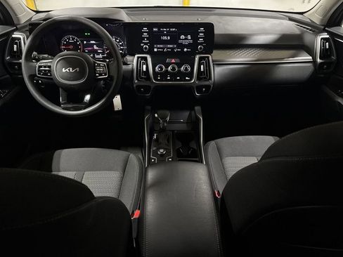 Used 2023 Kia Sorento LX image 10