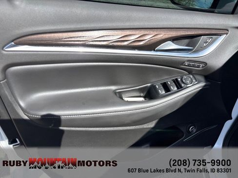Used 2024 Buick Enclave Avenir w/ Avenir Technology Package AWD/4WD image 12