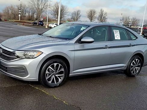 Used 2024 Volkswagen Jetta S image 4