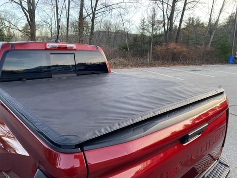 Used 2023 Chevrolet Colorado Trail Boss w/ Technology Package image 13