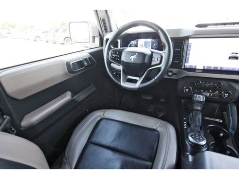 Used 2023 Ford Bronco Wildtrak image 7