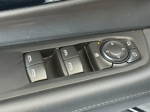 Used 2025 Chevrolet Suburban LT AWD/4WD image 17
